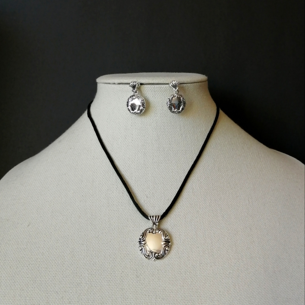Avon 2003 Victorian Style Silvertone Set Pendant on Black Cord / Earrings